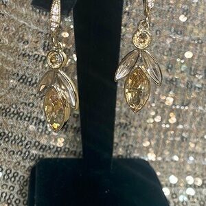 🌸SAKS gold rhinestone earrings🌸